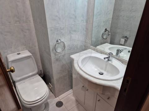 Apartamento T4 para arrendamento