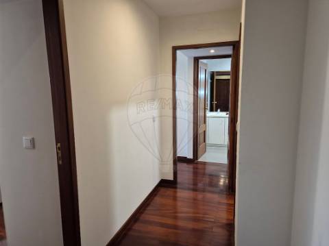Apartamento T4 para arrendamento