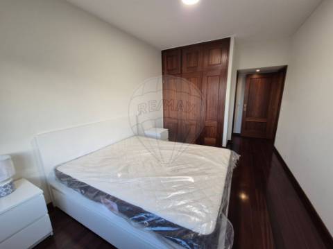 Apartamento T4 para arrendamento