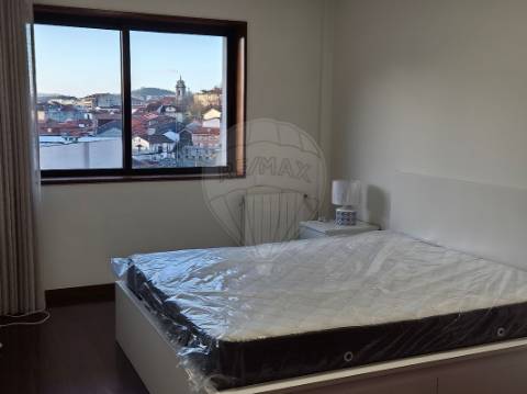 Apartamento T4 para arrendamento