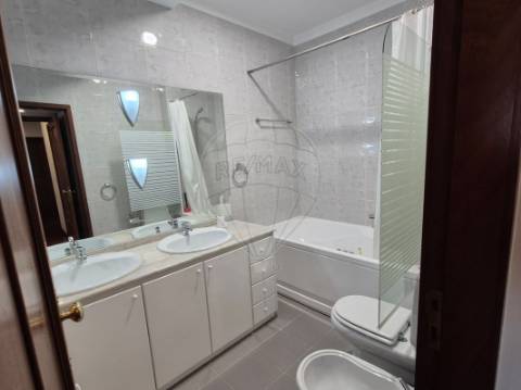 Apartamento T4 para arrendamento