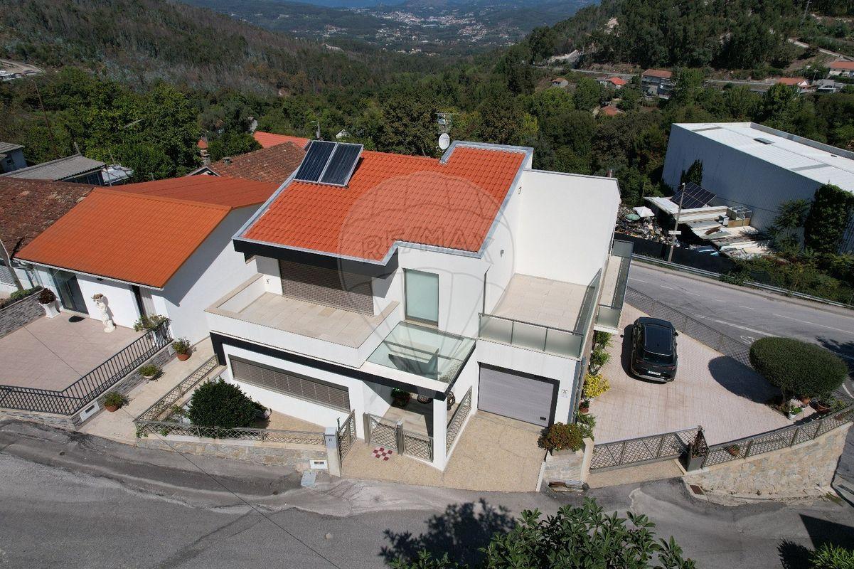 Moradia T4 para venda