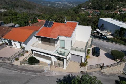 Moradia T4 para venda