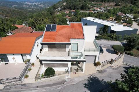 Moradia T4 para venda