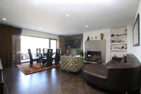 Moradia T4 para venda