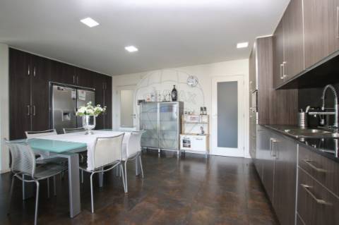 Moradia T4 para venda