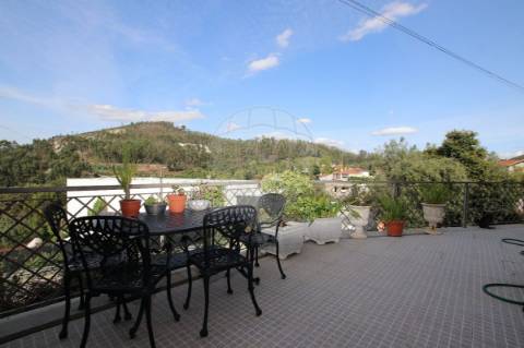 Moradia T4 para venda