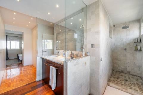 Moradia T4 para venda