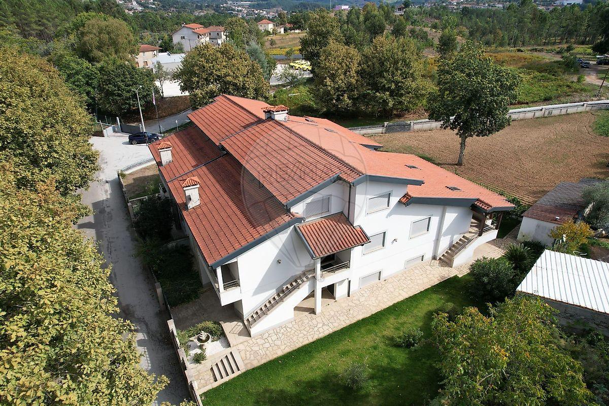 Moradia T4 para venda