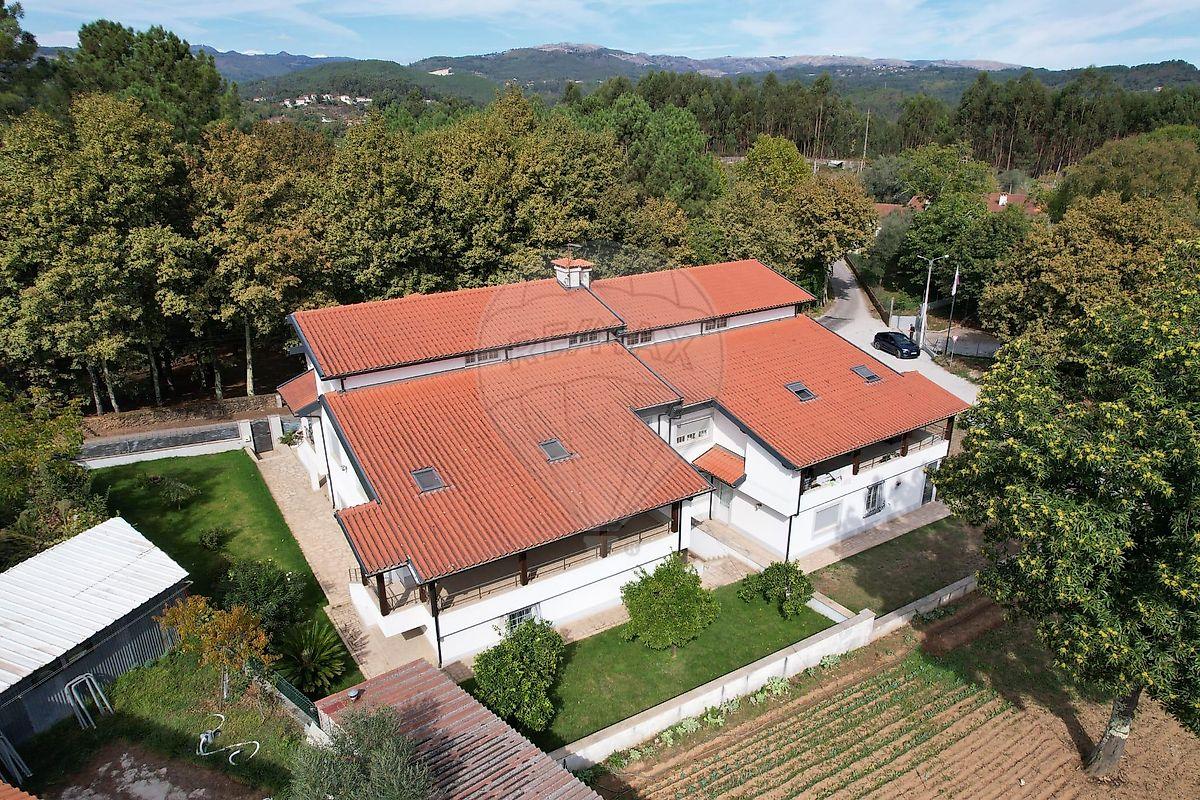 Moradia T4 para venda