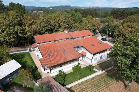 Moradia T4 para venda