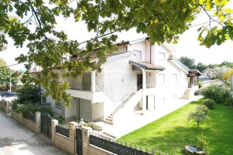 Moradia T4 para venda