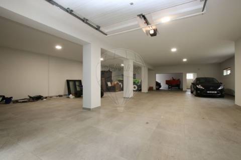 Moradia T4 para venda