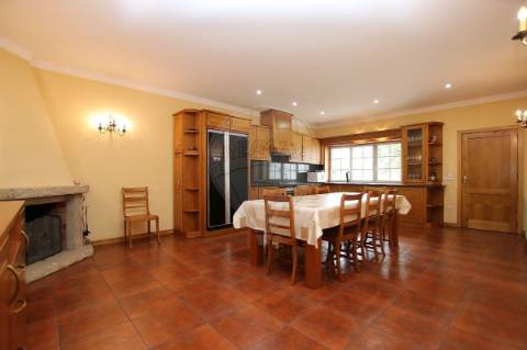 Moradia T4 para venda