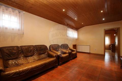 Moradia T4 para venda