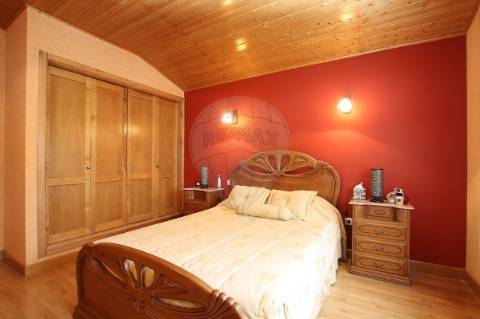 Moradia T4 para venda