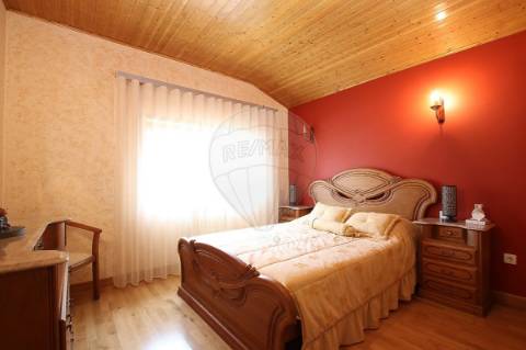 Moradia T4 para venda