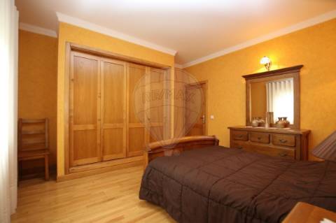 Moradia T4 para venda