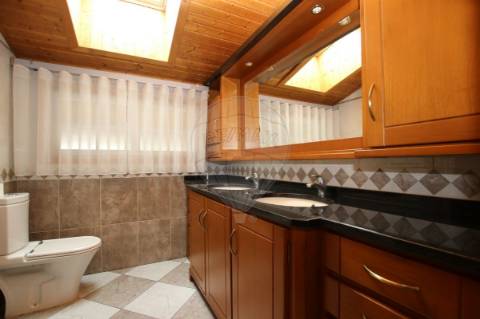 Moradia T4 para venda