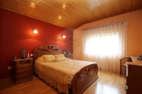 Moradia T4 para venda