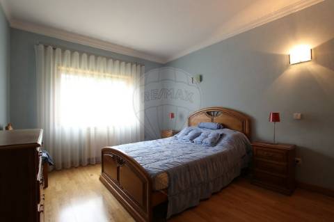 Moradia T4 para venda