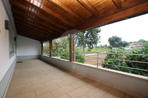 Moradia T4 para venda