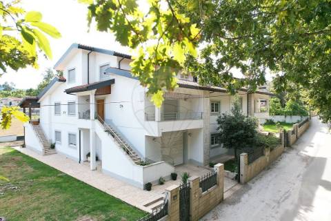 Moradia T4 para venda