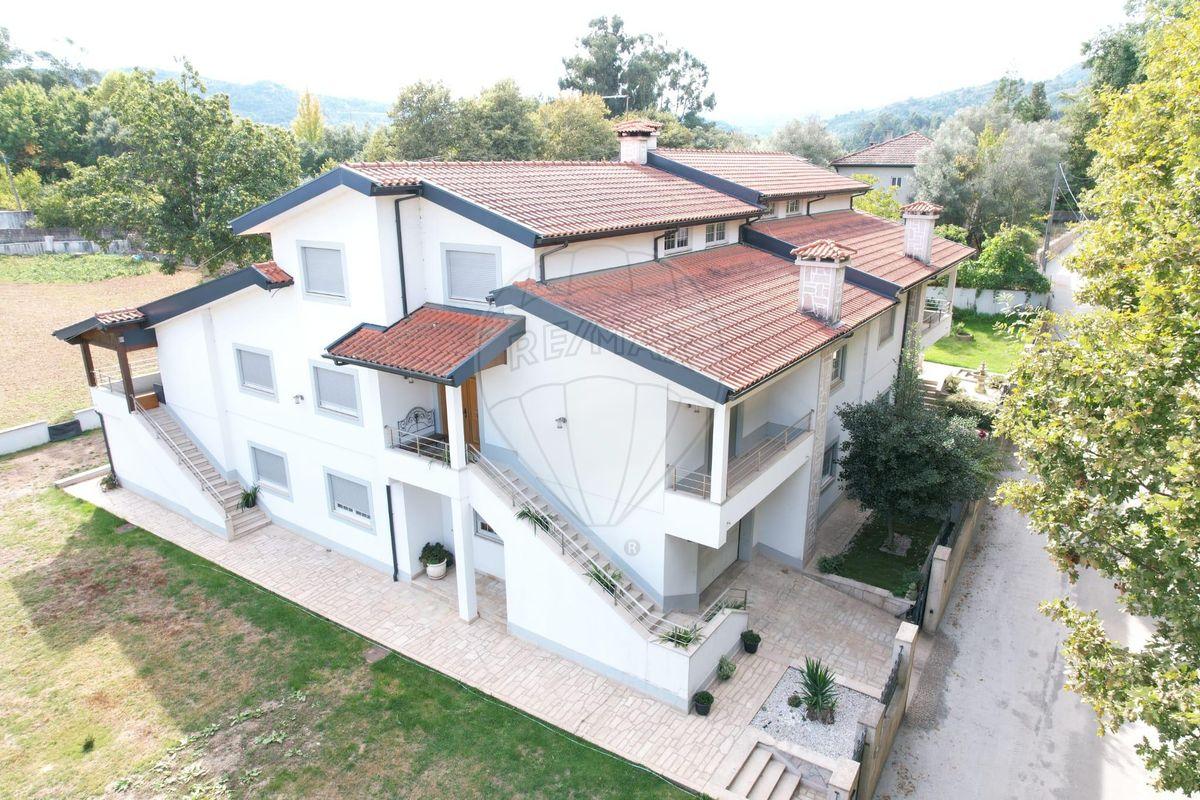 Moradia T4 para venda