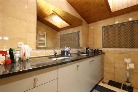 Moradia T4 para venda