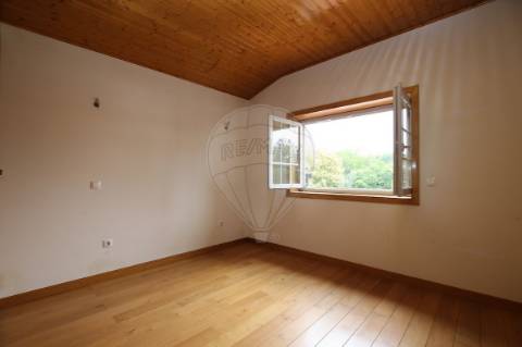 Moradia T4 para venda