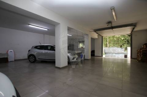 Moradia T4 para venda