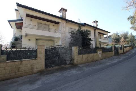 Moradia T4 para venda