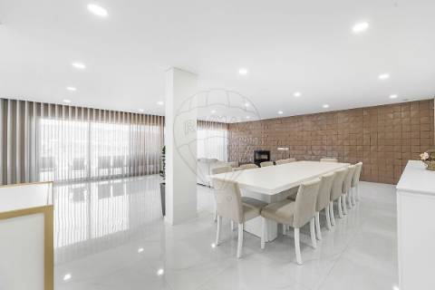 Moradia T4 para venda