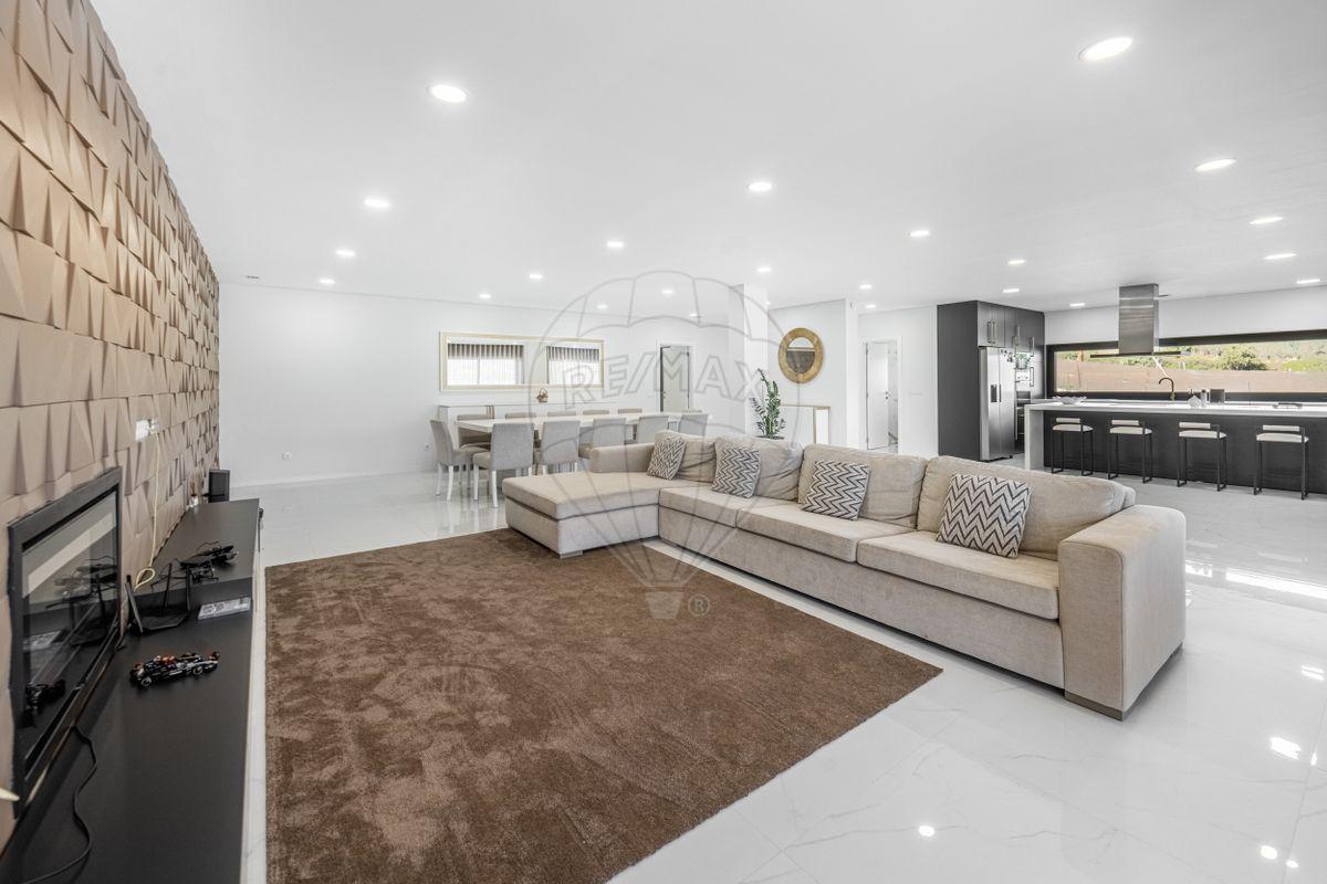 Moradia T4 para venda