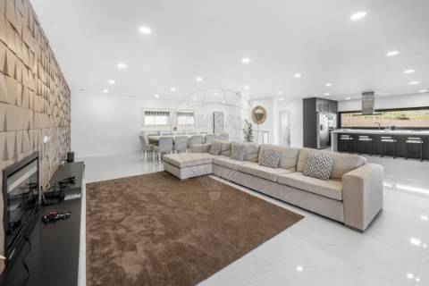 Moradia T4 para venda