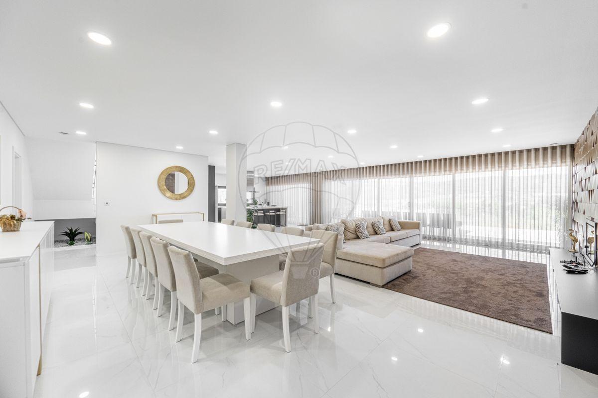 Moradia T4 para venda