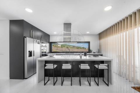 Moradia T4 para venda