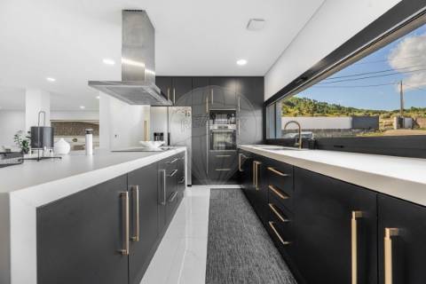 Moradia T4 para venda