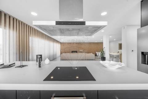 Moradia T4 para venda