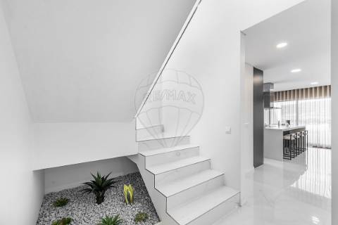 Moradia T4 para venda