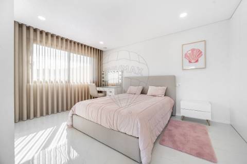 Moradia T4 para venda