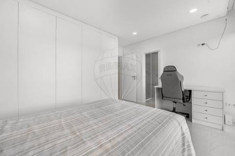 Moradia T4 para venda