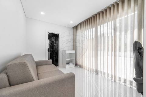 Moradia T4 para venda