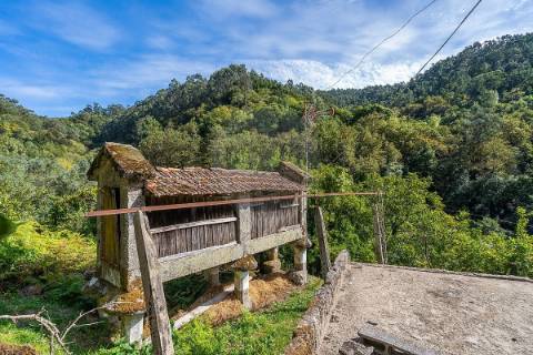 Moradia T4 para venda