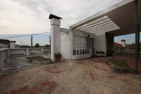 Moradia T5 para venda