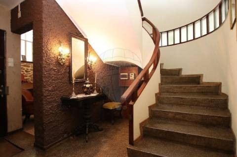 Moradia T5 para venda