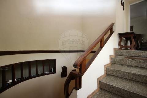 Moradia T5 para venda