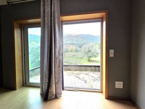 Moradia T4 para venda