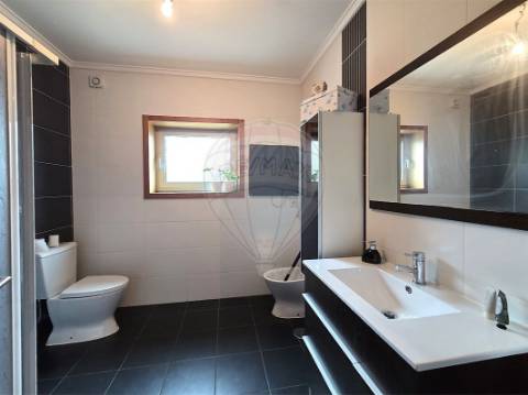 Moradia T4 para venda