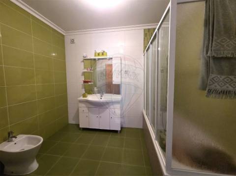 Moradia T4 para venda